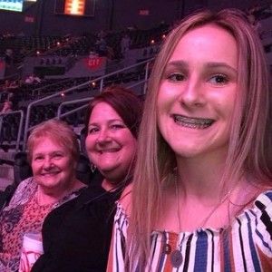 Meet your Posher, Kelli